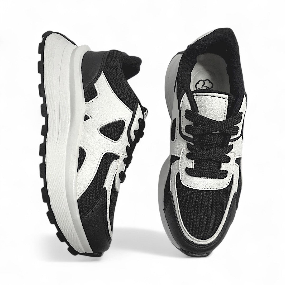 Nova Black & White