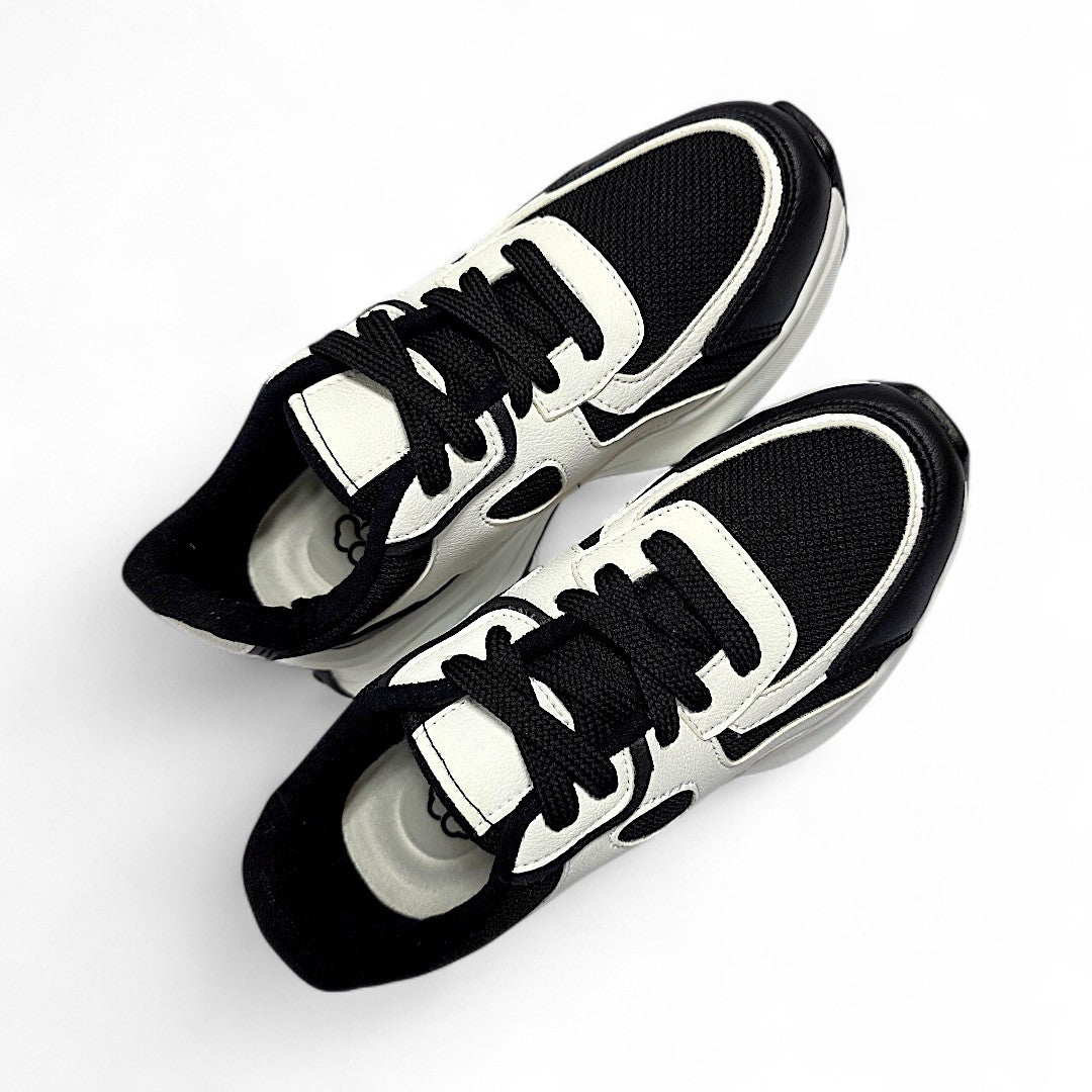 Nova Black & White